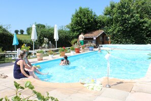 Piscina a l'aire lliure i piscina climatitzada