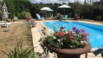 Alberca al aire libre y alberca climatizada