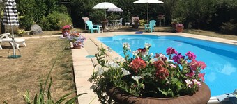 Beautiful,private heated pool,sleeps 5 Puy du Fou. Peaceful countryside setting.