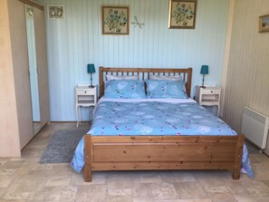 2 bedrooms, iron/ironing board, travel crib, free WiFi