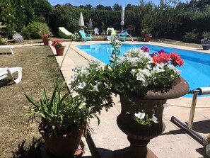 Piscina a l'aire lliure i piscina climatitzada