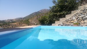 Utendørsbasseng