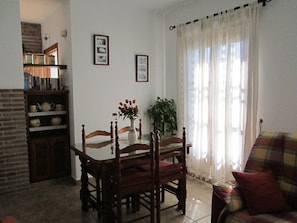 Smart TV, fireplace, DVD player, books - Casa Ana, 100 m. from Frigiliana, fantastic views, small private pool. (Frigiliana)