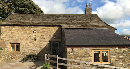 High Peak converted barn with private garden and stunning views