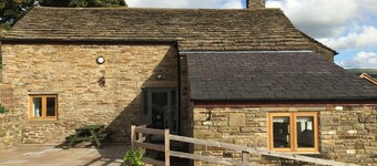 High Peak converted barn with private garden and stunning views