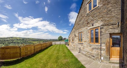 High Peak converted barn with private garden and stunning views