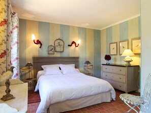 2 bedrooms, iron/ironing board, WiFi, bed sheets - 'As Happy as God In France' at La Chartreuse du Maine, unique estate in Dordogne (Cubjac-Auvézère-Val D'ans)