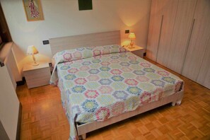 3 habitaciones, tabla de planchar con plancha y wifi gratis 
