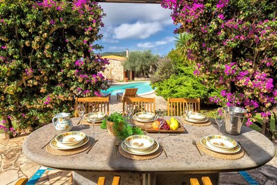 Villa Rujia with garden and exclusive swimming pool 5 minutes from the sea