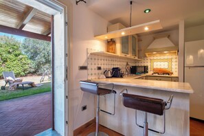 Fridge, microwave, stovetop, coffee/tea maker