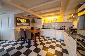 Fridge, microwave, oven, stovetop - Monumental Dutch house in old center on harbor. Unique and luxurious location! (Medemblik)
