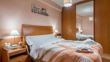 2 bedrooms, desk, iron/ironing board, free WiFi