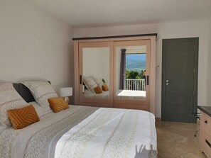 3 bedrooms, iron/ironing board, travel crib, WiFi