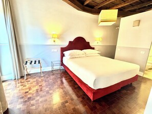 4 chambres, coffres-forts dans les chambres, bureau