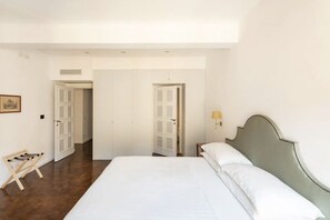 4 bedrooms, in-room safe, desk, iron/ironing board - Residenza Torre Vecchiarelli - apt 4 (Roma)