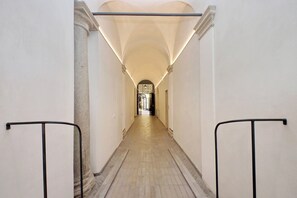 Interni