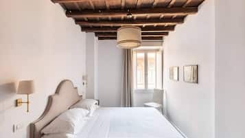 4 camere, una cassaforte in camera, una scrivania, ferro/asse da stiro