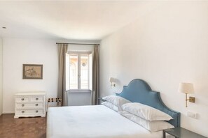 4 bedrooms, in-room safe, desk, iron/ironing board - Residenza Torre Vecchiarelli - apt 4 (Roma)