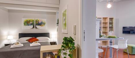 1 chambre, systĂšme dâinsonorisation, fer et planche Ă repasser, Wi-Fi