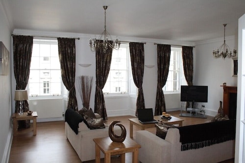 Edinburgh Royal Mile - Parliament Square Apartment