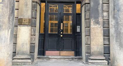 Edinburgh Royal Mile - Parliament Square Apartment