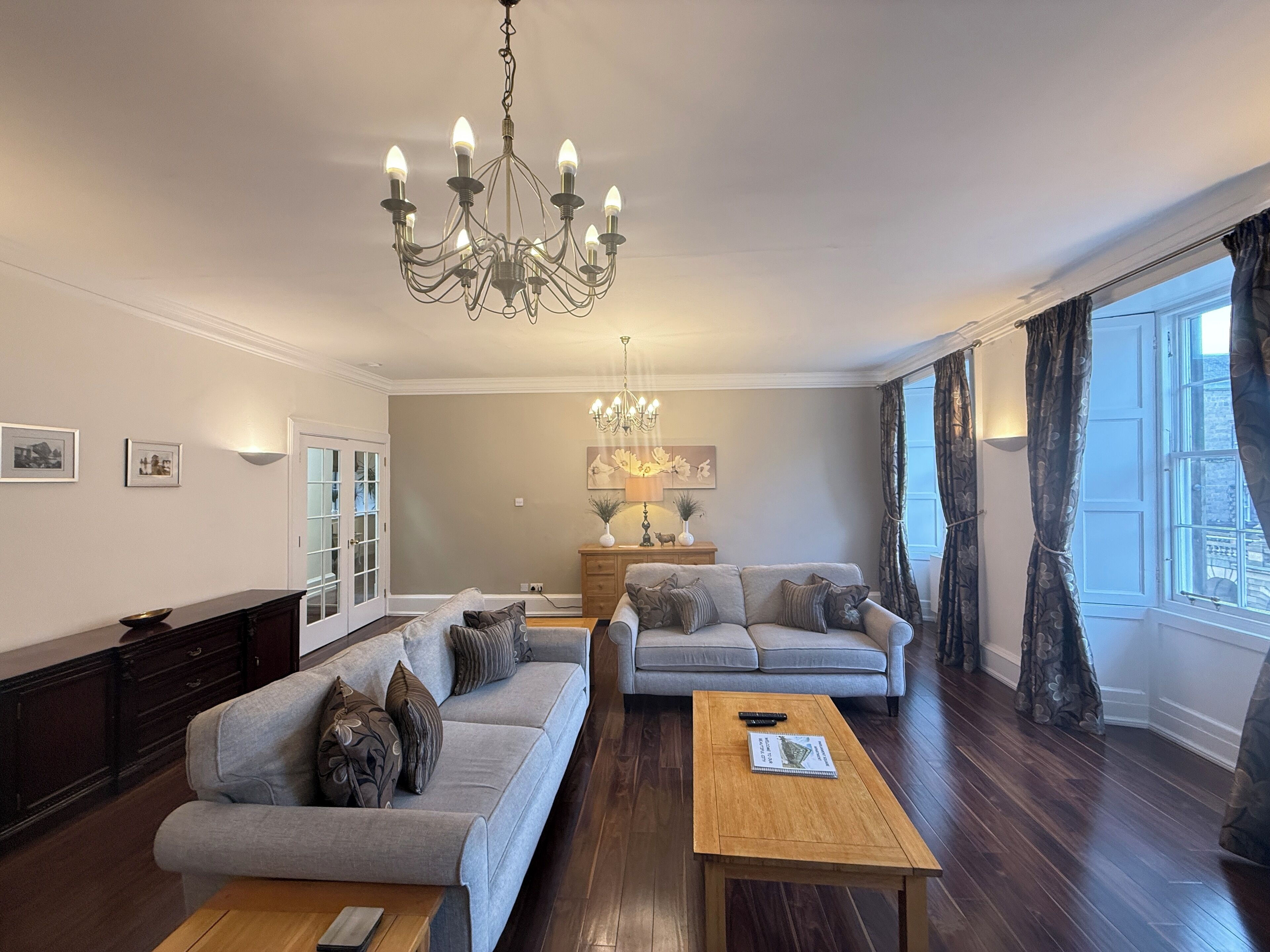 Flat-screen TV, fireplace, DVD player, books