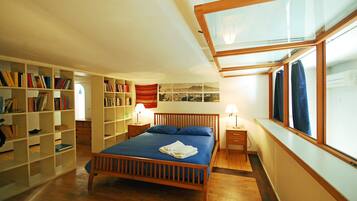 2 bedrooms, iron/ironing board, travel cot, free WiFi