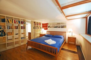 2 bedrooms, iron/ironing board, travel crib, free WiFi