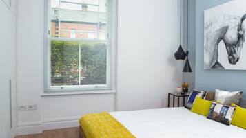 2 bedrooms, desk, iron/ironing board, travel crib