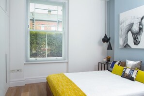 2 bedrooms, desk, iron/ironing board, travel crib