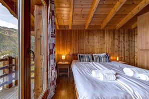 3 slaapkamers, een strijkplank/strijkijzer, wifi, beddengoed