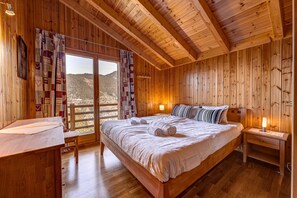 3 chambres, fer et planche à repasser, Wi-Fi, draps fournis