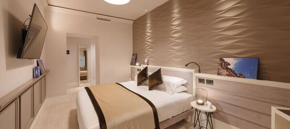 Frette Italian sheets, premium bedding, free minibar, in-room safe - Rhea Silvia Luxury Navona (Rome)