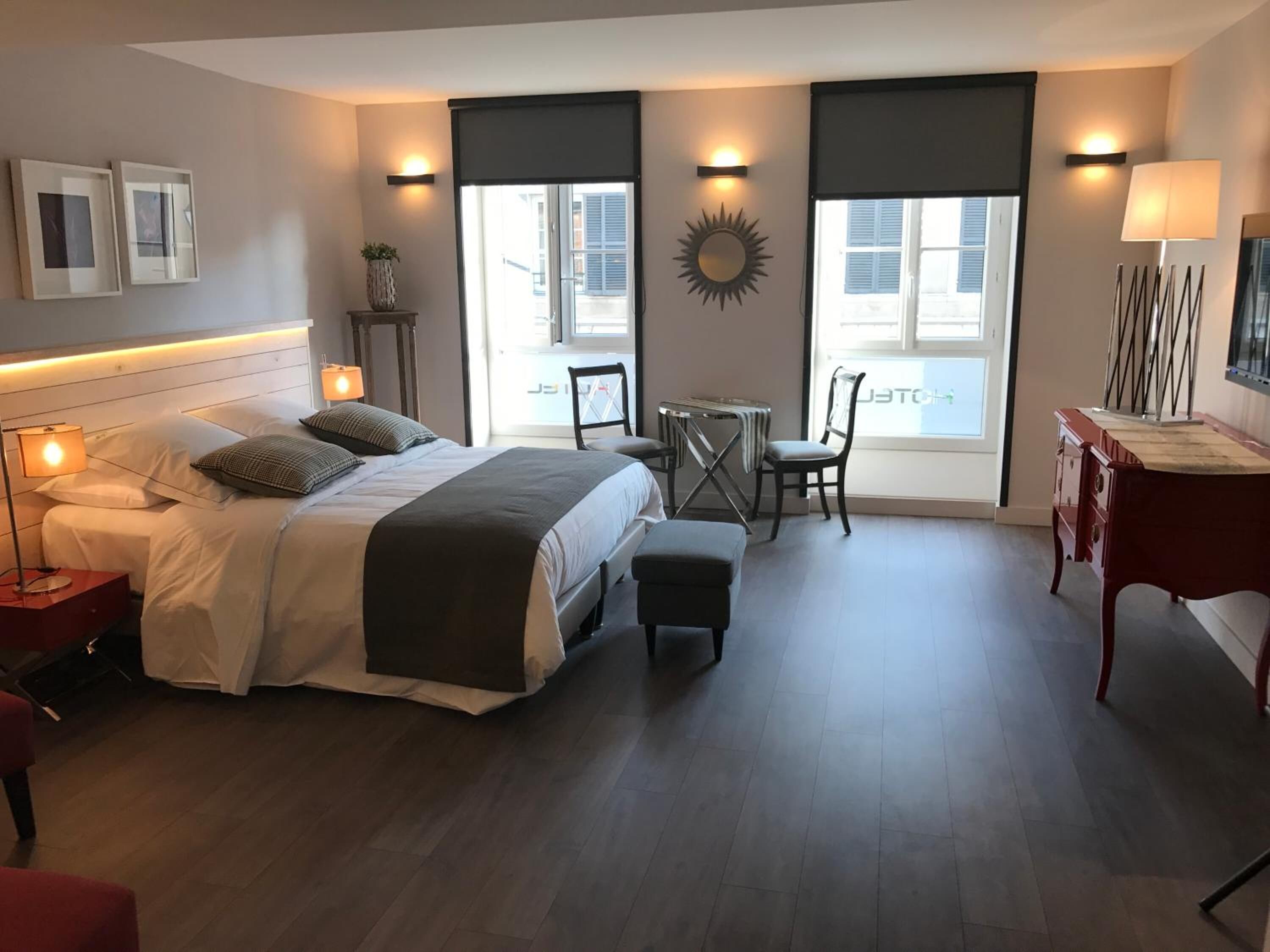 in-room safe, soundproofing, free wifi, wheelchair access