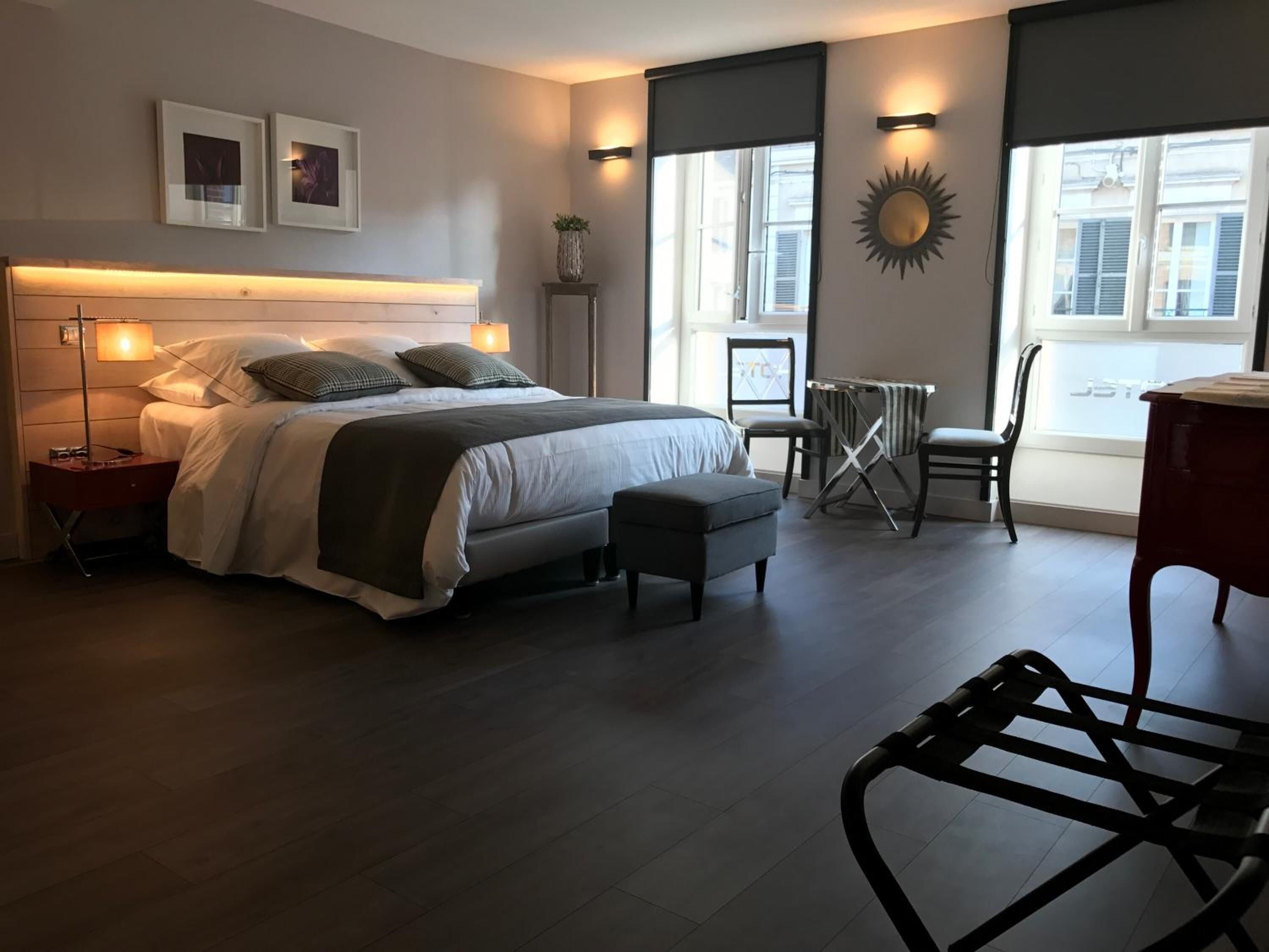 in-room safe, soundproofing, free wifi, wheelchair access