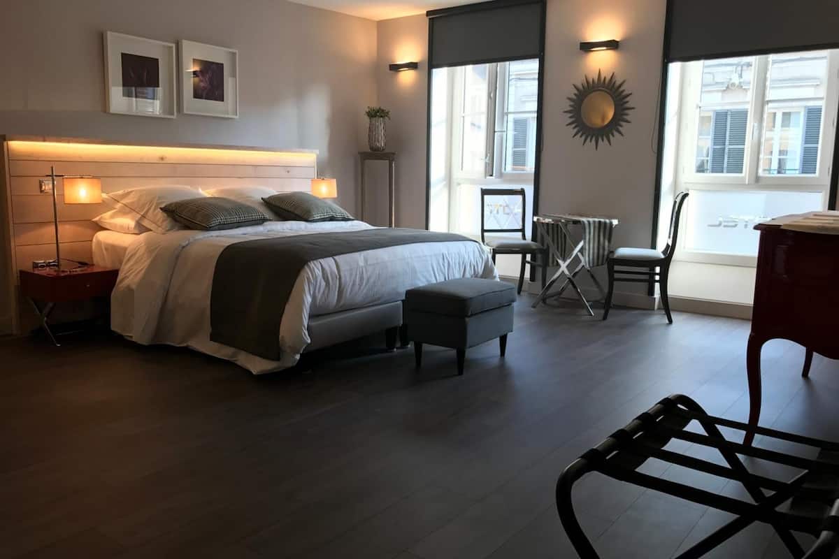 in-room safe, soundproofing, free wifi, wheelchair access