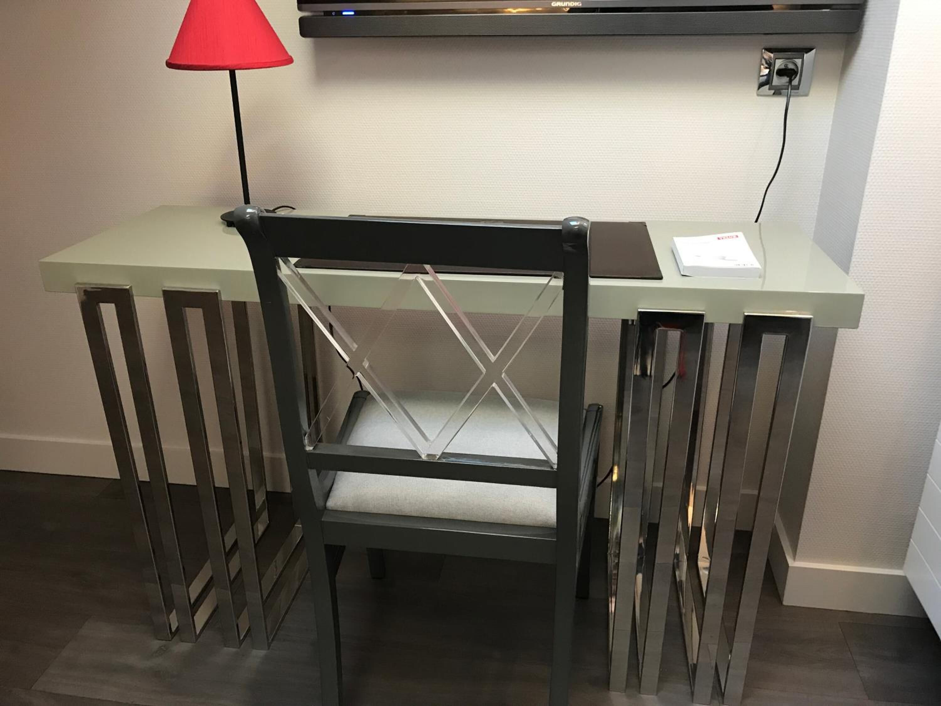 in-room safe, soundproofing, free wifi, wheelchair access