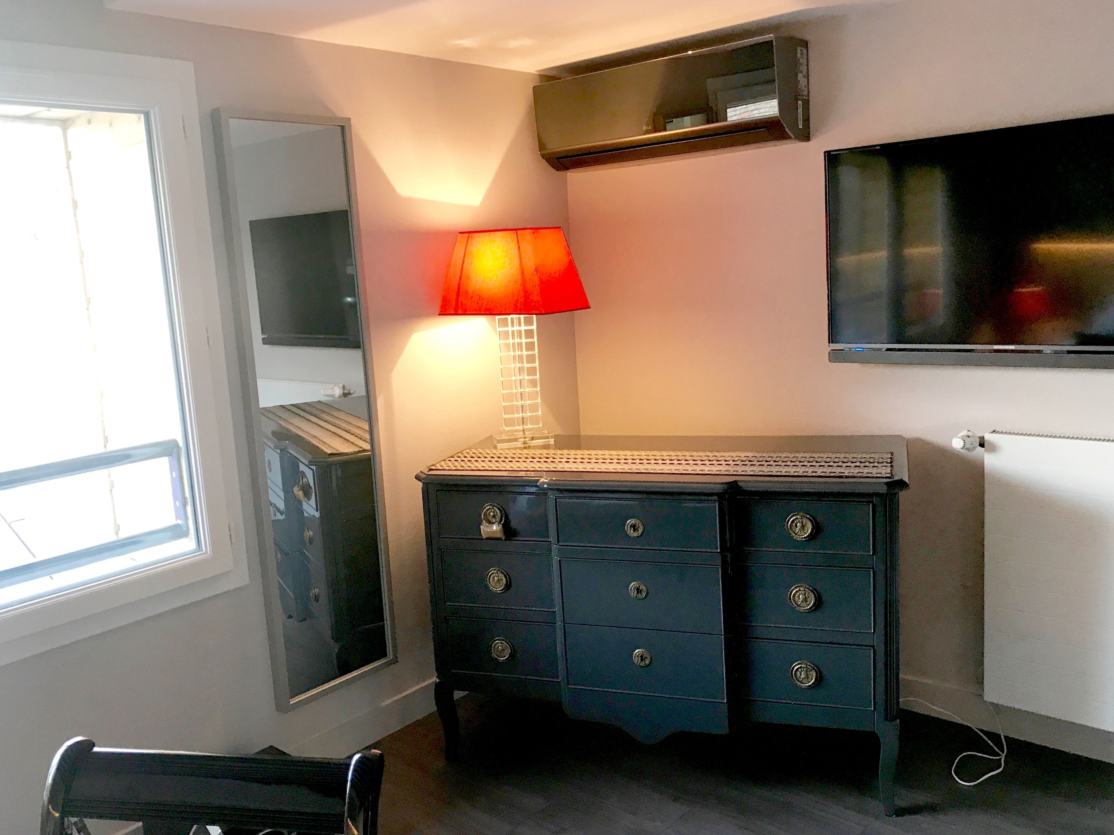 in-room safe, soundproofing, free wifi, wheelchair access