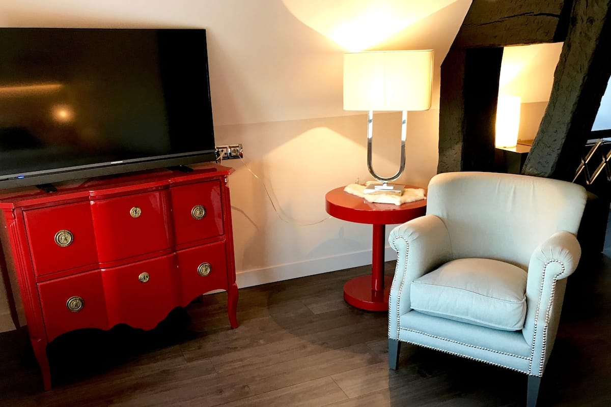 in-room safe, soundproofing, free wifi, wheelchair access