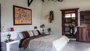 Superior Suite, Hot Tub, Pool View (6) | Premium bedding, iron/ironing board, free cribs/infant beds