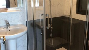 Bathroom - Pensión Amara (San Sebastián)