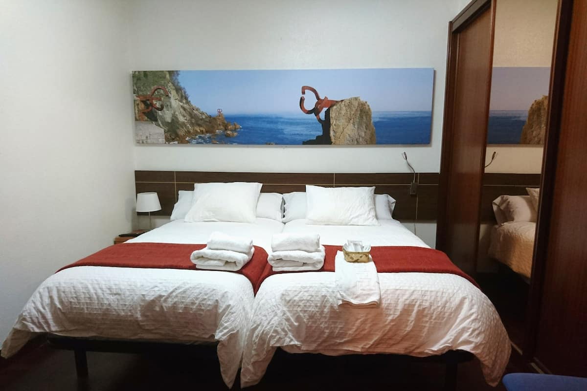 Double Room, Private Bathroom (interior) | Minibar, desk, blackout drapes, cribs (free)