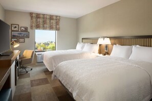 Zimmersafe, Schreibtisch, kostenloses WLAN, Bettwäsche