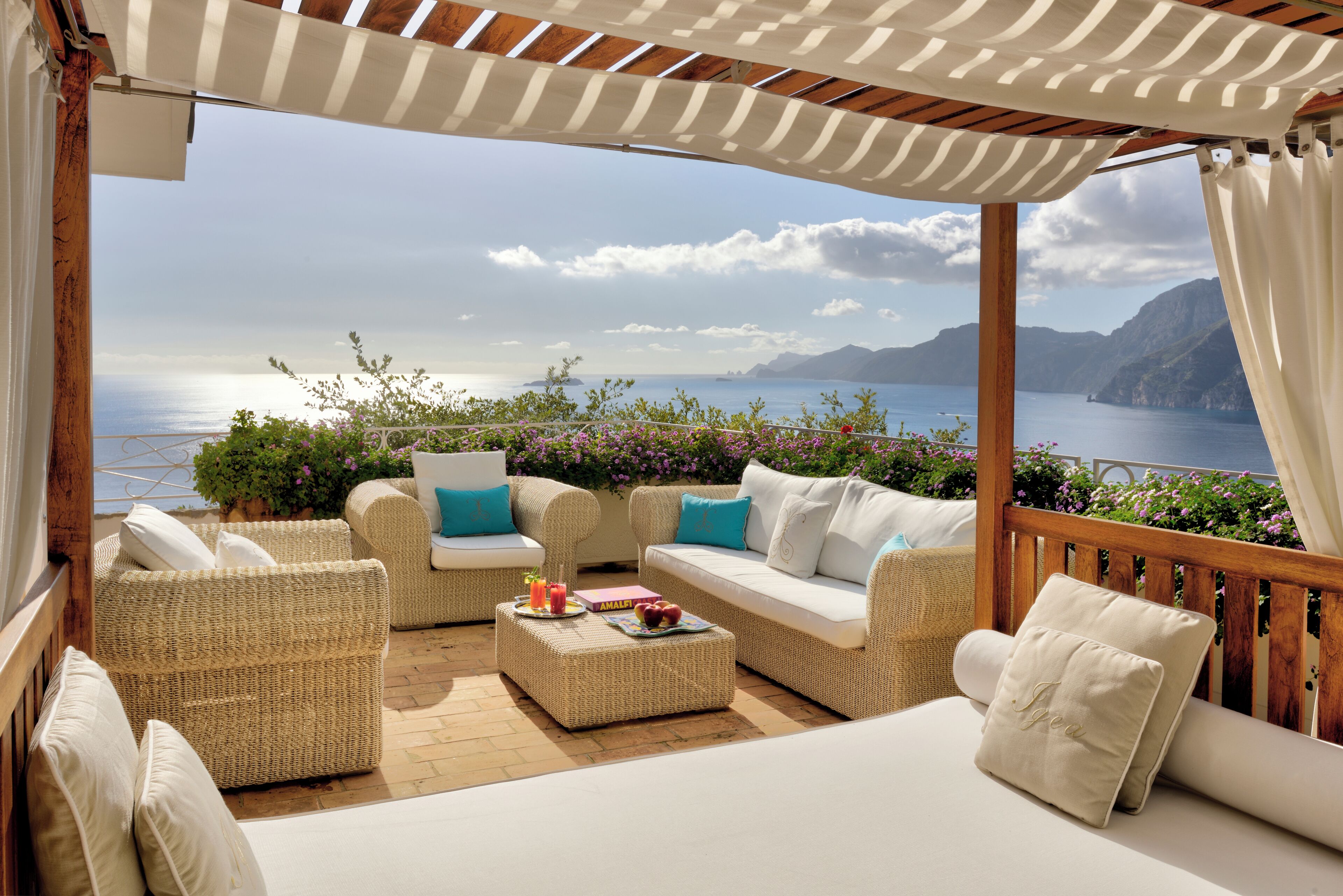 Suite panoramica, 1 letto king con divano letto, idromassaggio, vista mare | Terrazza/patio