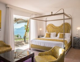 Ropa de cama de alta calidad, cubrecamas y minibar