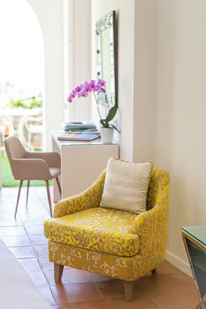 Junior Suite Deluxe | 高級寝具、ミニバー、セーフティボックス (室内)、防音設備