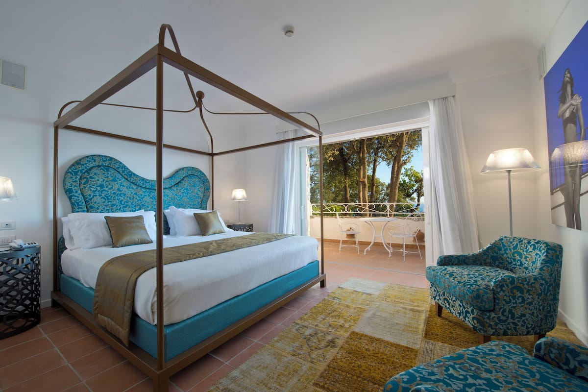 Seascape Design | 1 bedroom, premium bedding, minibar, in-room safe