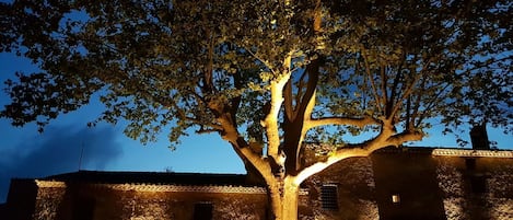 Façade de lâhĂ©bergement - soirĂ©e/nuit
