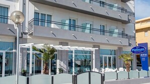 Property entrance - Hotel Platinum (Rimini)