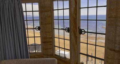 Sundial House Beachfront Arts & Crafts Period House